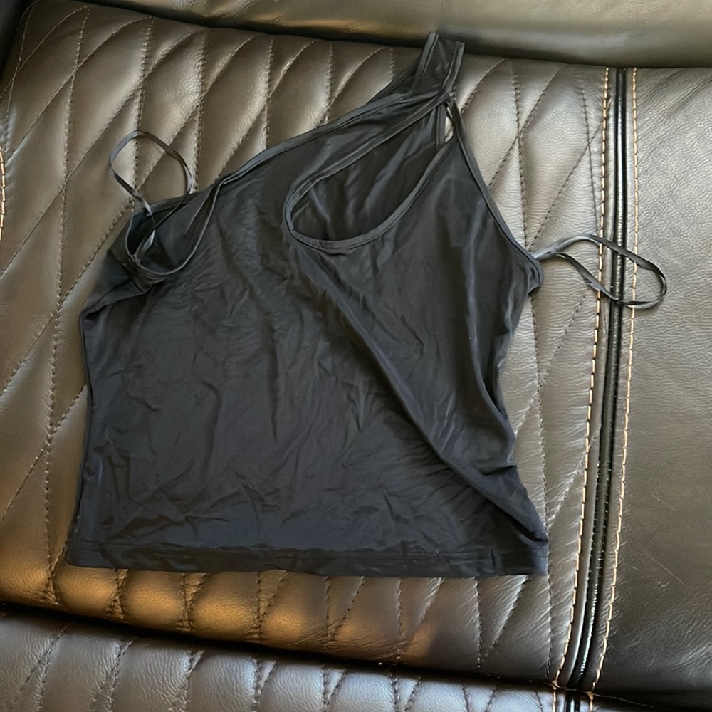 Off the shoulder cropped tank top